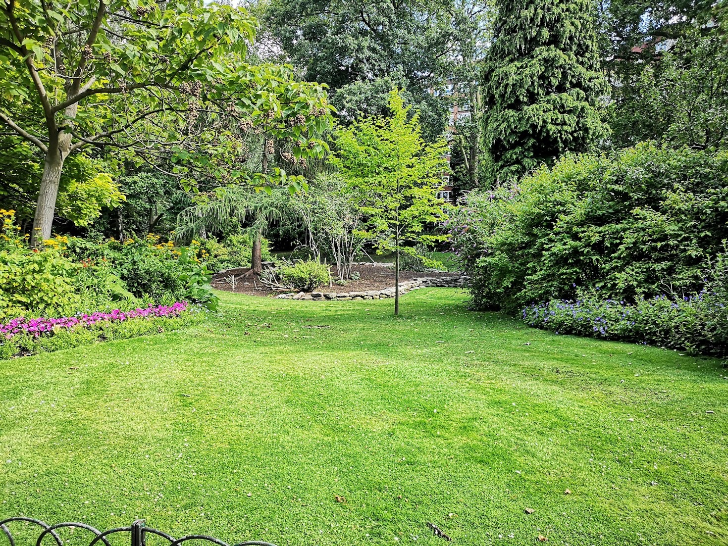 Comment aménager une mare naturelle au cœur du jardin